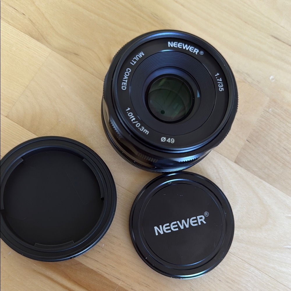 Neewer 35mm f/1.7 manual focus prime lens for Sony E-mount cameras
